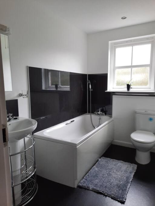 Fir Tree Cottage Blairgowrie and Rattray Екстериор снимка